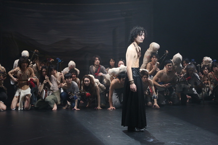 第４回公演『2013年・蒼白の少年少女たちによる「オイディプス王」』より（撮影：宮川舞子）