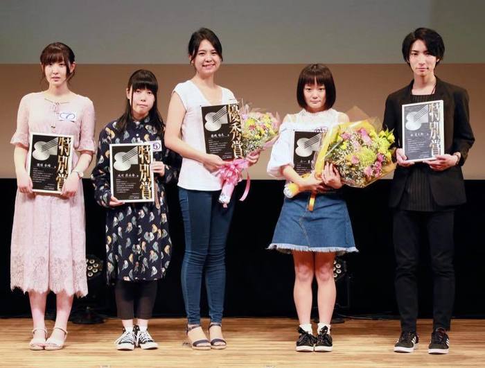 第12回81オーディションの受賞者。左から：國須奈緒さん・延次莉衣奈さん（特別賞）、藤縄郁花さん・山一茉希さん（優秀賞）、林寛太郎さん（特別賞）