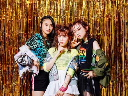 ダンス&ボーカルユニット「卒業☆星」
写真左から、阿部サラ、高橋菜々美、山本栞里(鈴木まりやは舞台公演のため活動休止中)